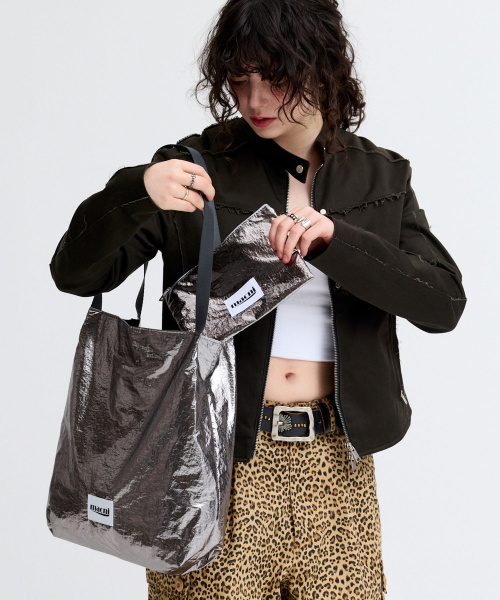 MACNI（マクニ）の「GLOSSY SHOULDER BAG METAL（ショルダーバッグ・レディース・その他・FREE）」の3枚目の写真