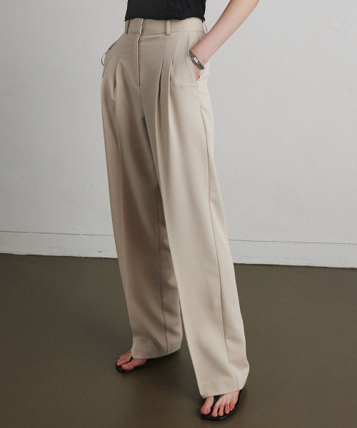 AHRE(アフレ)の「PLEAT BALANCE SLACKS_BEIGE(スラックス・レディース・その他・SMALL/MEDIUM/LARGE)」の3枚目の写真