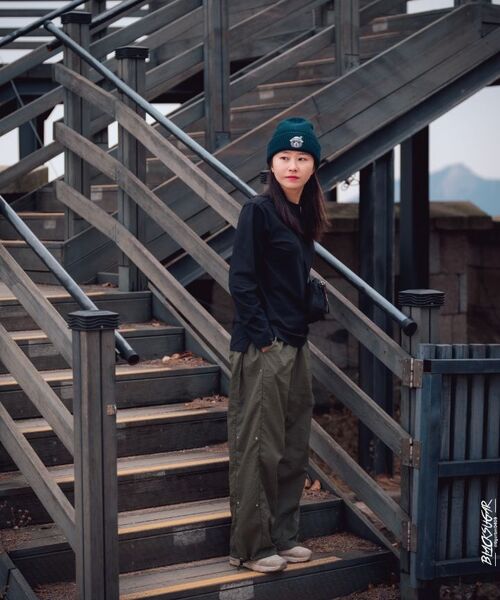 PEACEOFMIND(ピースオブマインド)の「ナイロンサイドスナップボタンパンツ(カーキ)(スウェットパンツ・メンズ・その他・MEDIUM/LARGE)」の2枚目の写真