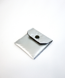 YELLOWSTONE（イエローストーン）の「AirPods Pouch - Silver（ポーチ）」