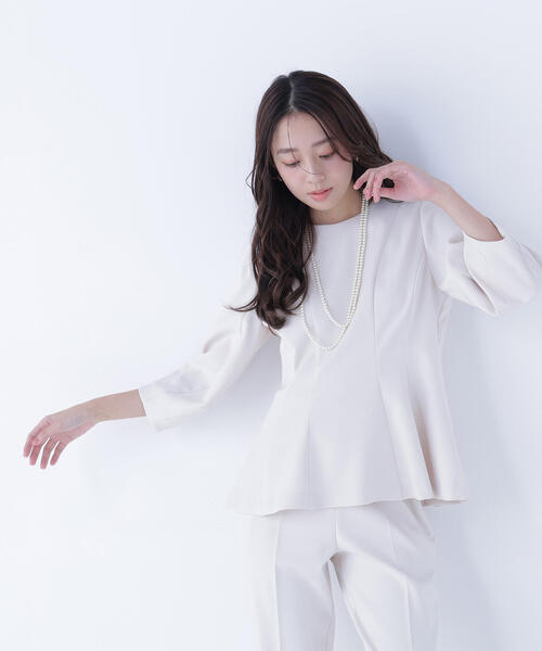 NATURAL BEAUTY BASIC（ナチュラルビューティーベーシック）の「◇フォルムペプラムセットアップ（パンツドレス・レディース・ベージュ/ネイビー・MEDIUM/SMALL）」の6枚目の写真