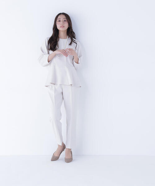 NATURAL BEAUTY BASIC（ナチュラルビューティーベーシック）の「◇フォルムペプラムセットアップ（パンツドレス・レディース・ベージュ/ネイビー・MEDIUM/SMALL）」の7枚目の写真