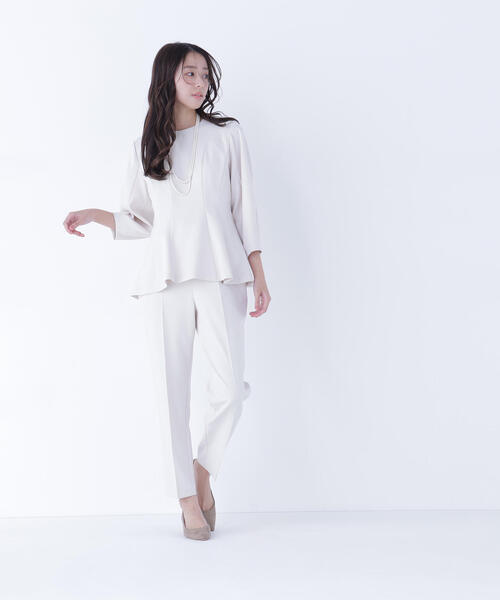 NATURAL BEAUTY BASIC（ナチュラルビューティーベーシック）の「◇フォルムペプラムセットアップ（パンツドレス・レディース・ベージュ/ネイビー・MEDIUM/SMALL）」の9枚目の写真