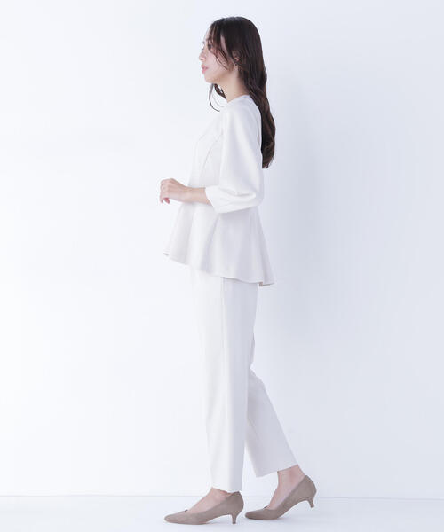 NATURAL BEAUTY BASIC（ナチュラルビューティーベーシック）の「◇フォルムペプラムセットアップ（パンツドレス・レディース・ベージュ/ネイビー・MEDIUM/SMALL）」の12枚目の写真