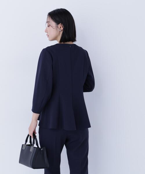 NATURAL BEAUTY BASIC(ナチュラルビューティーベーシック)の「◇フォルムペプラムセットアップ(パンツドレス・レディース・ベージュ/ネイビー・MEDIUM/SMALL)」の12枚目の写真
