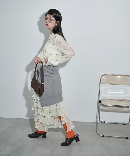 THE YOn（ザヨン）の「フラワー刺繍ティアードヘムシアースカート（スカート・レディース・ブラック/アイボリー・FREE）」の18枚目の写真