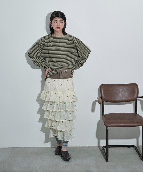 THE YOn（ザヨン）の「フラワー刺繍ティアードヘムシアースカート（スカート・レディース・ブラック/アイボリー・FREE）」の9枚目の写真