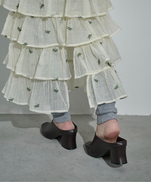 THE YOn（ザヨン）の「フラワー刺繍ティアードヘムシアースカート（スカート・レディース・ブラック/アイボリー・FREE）」の8枚目の写真