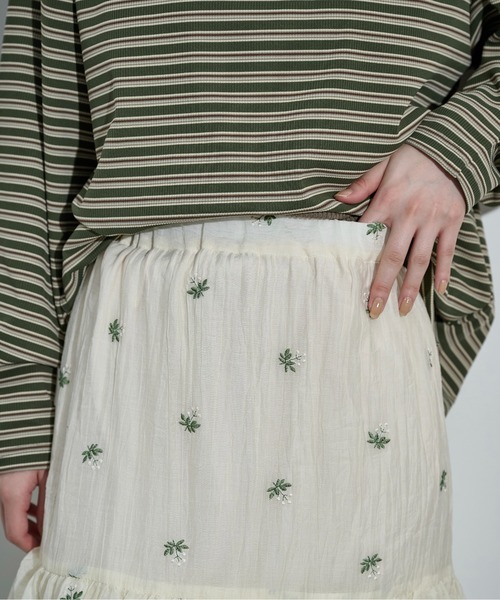 THE YOn（ザヨン）の「フラワー刺繍ティアードヘムシアースカート（スカート・レディース・ブラック/アイボリー・FREE）」の7枚目の写真