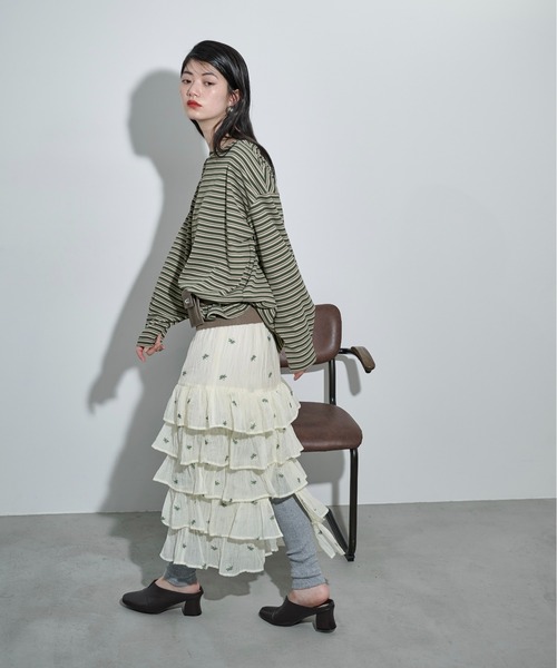 THE YOn（ザヨン）の「フラワー刺繍ティアードヘムシアースカート（スカート・レディース・ブラック/アイボリー・FREE）」の11枚目の写真