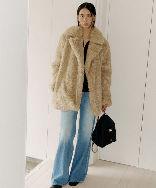 LUCIR ZU(ルシールズ)の「fluffy fur Half Jacket (beige)(その他アウター・レディース・その他・FREE)」の1枚目の写真