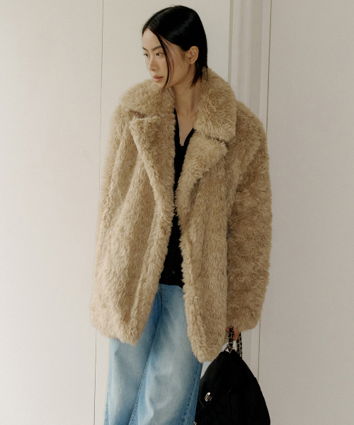 LUCIR ZU(ルシールズ)の「fluffy fur Half Jacket (beige)(その他アウター・レディース・その他・FREE)」の2枚目の写真