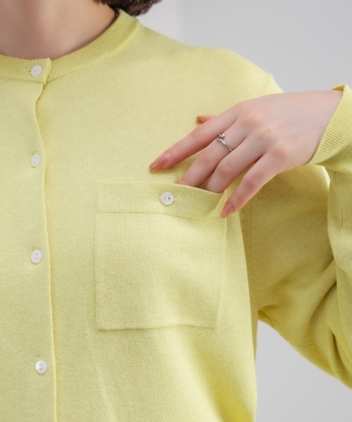 Bou Jeloud(ブージュルード)の「マイクロラメ丸首ニットカーディガン(カーディガン/ボレロ・レディース・イエロー/ブラック/ベージュ・FREE)」の4枚目の写真