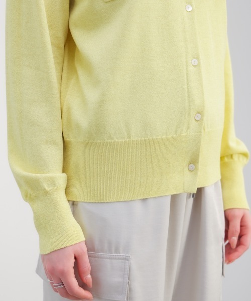 Bou Jeloud(ブージュルード)の「マイクロラメ丸首ニットカーディガン(カーディガン/ボレロ・レディース・イエロー/ブラック/ベージュ・FREE)」の5枚目の写真