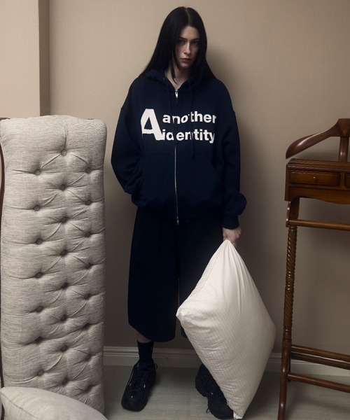 OY(オーワイ)の「『OY/オーワイ』A IDENTITY HOODIE ZIP UP/Aアイデンティティージップアップパーカー(パーカー・メンズ・ブラック/ネイビー・L/M)」の14枚目の写真