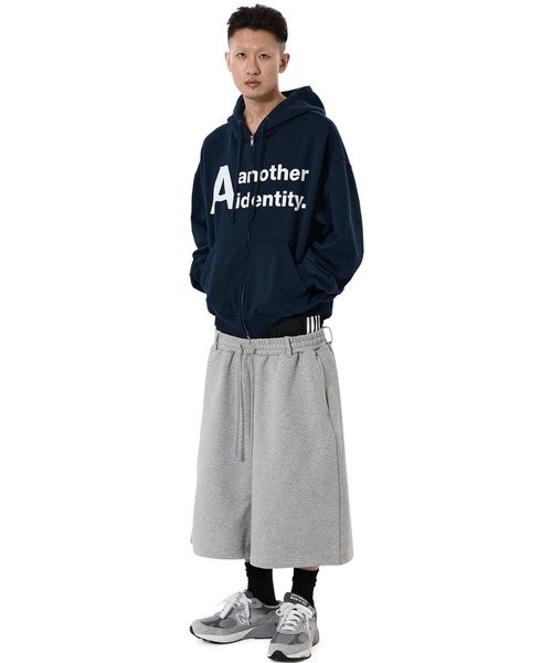 OY(オーワイ)の「『OY/オーワイ』A IDENTITY HOODIE ZIP UP/Aアイデンティティージップアップパーカー(パーカー・メンズ・ブラック/ネイビー・L/M)」の13枚目の写真