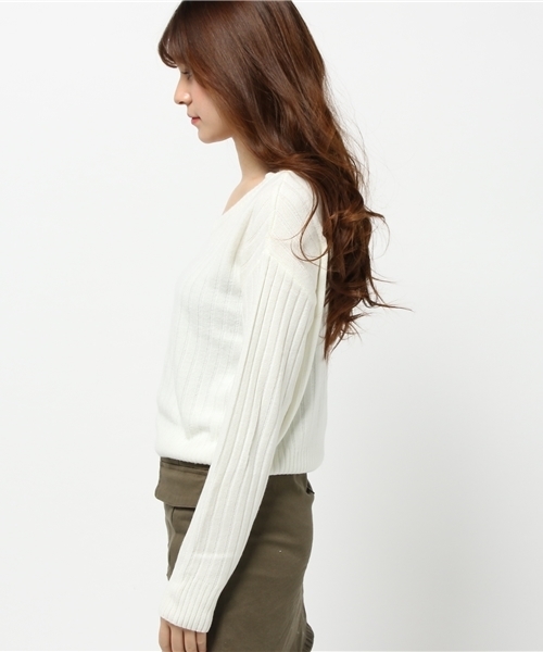 one after another NICE CLAUP（ワンアフターアナザーナイスクラップ）の「【ナイスクラップ】サイドリブＶネックニット（ニット/セーター・レディース・グレー/ブラック/アイボリー/カーキ・FREE）」の10枚目の写真