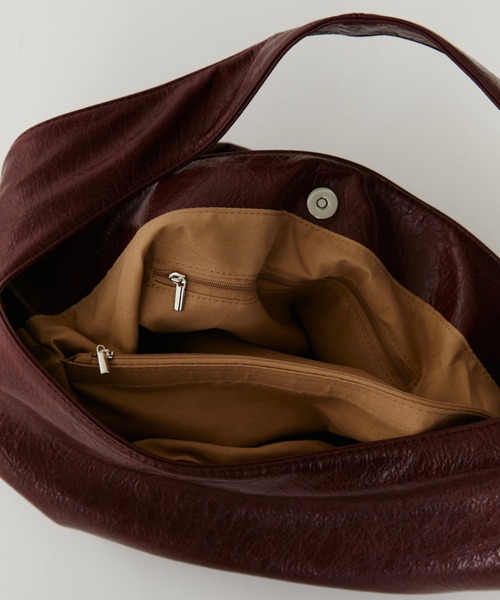 VION(ヴィオン)の「スラウチーレザーバッグ / Slouchy Leather Bag(トートバッグ・レディース・ブラック/レッド・FREE)」の13枚目の写真