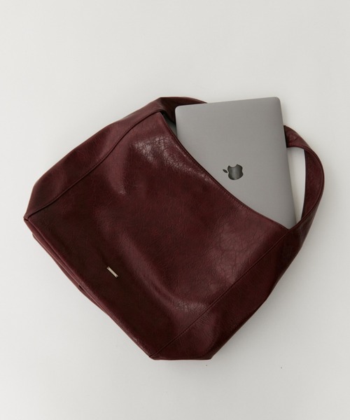 VION(ヴィオン)の「スラウチーレザーバッグ / Slouchy Leather Bag(トートバッグ・レディース・ブラック/レッド・FREE)」の12枚目の写真
