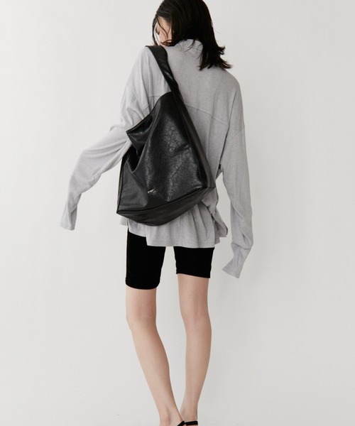 VION(ヴィオン)の「スラウチーレザーバッグ / Slouchy Leather Bag(トートバッグ・レディース・ブラック/レッド・FREE)」の10枚目の写真