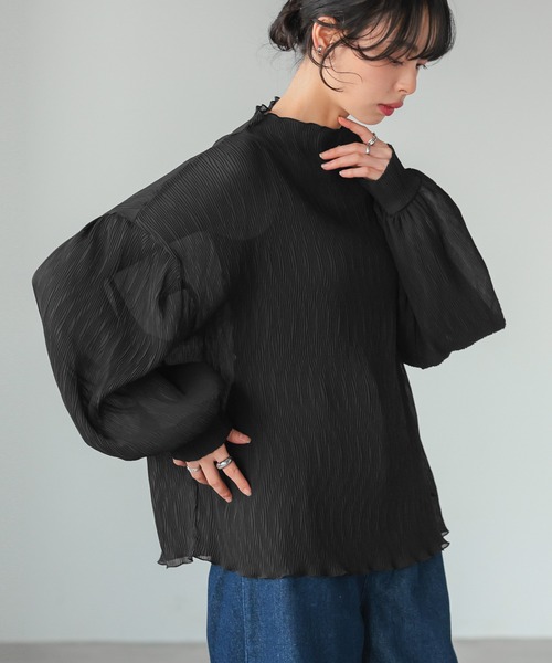 itto...(イット)の「ランダムプリーツボトルネックトップス(シャツ/ブラウス・レディース・ブルー/スモークピンク/アイボリー/ブラック・M)」の2枚目の写真