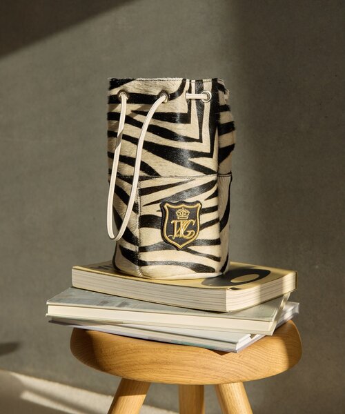 marco masi(マルコマージ)の「【MARCO MASI】ヘアレザーワッペン巾着(ショルダーバッグ・レディース・ホワイト/キャメル・FREE)」の4枚目の写真