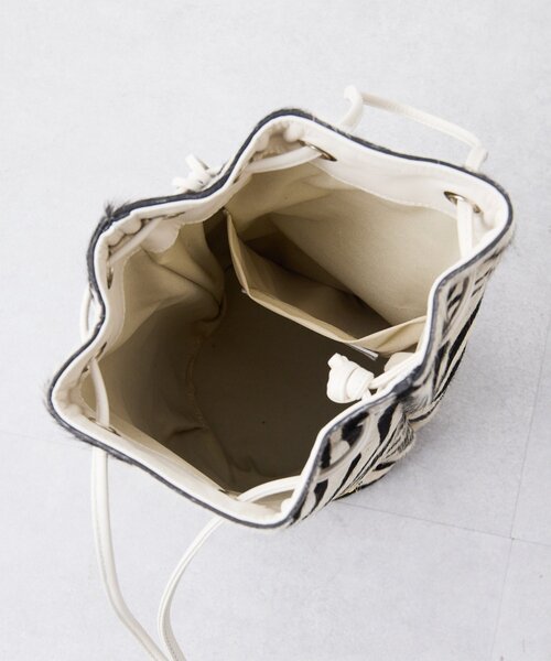 marco masi(マルコマージ)の「【MARCO MASI】ヘアレザーワッペン巾着(ショルダーバッグ・レディース・ホワイト/キャメル・FREE)」の13枚目の写真