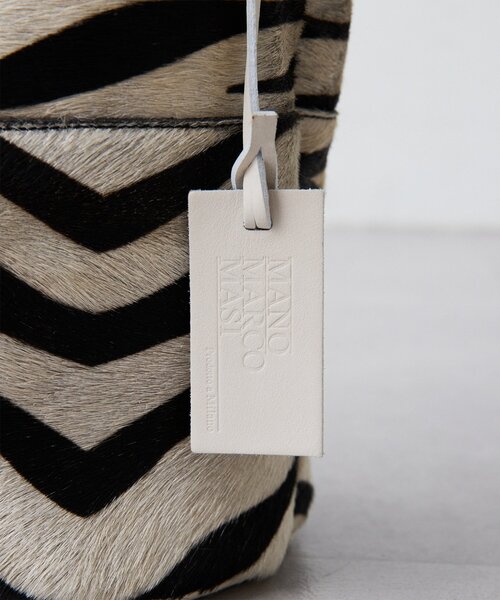 marco masi(マルコマージ)の「【MARCO MASI】ヘアレザーワッペン巾着(ショルダーバッグ・レディース・ホワイト/キャメル・FREE)」の16枚目の写真