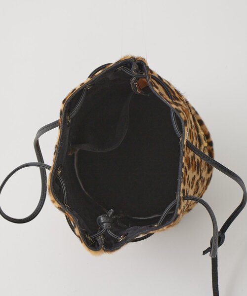 marco masi(マルコマージ)の「【MARCO MASI】ヘアレザーワッペン巾着(ショルダーバッグ・レディース・ホワイト/キャメル・FREE)」の20枚目の写真