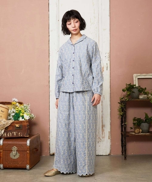 Jocomomola（ホコモモラ）の「フラワースカラップ総刺繍ワイドパンツ（その他パンツ・レディース・ブルー/ブラック・40）」の18枚目の写真