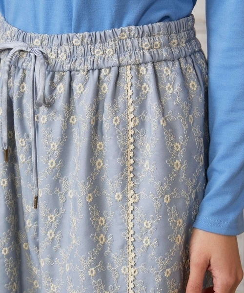 Jocomomola（ホコモモラ）の「フラワースカラップ総刺繍ワイドパンツ（その他パンツ・レディース・ブルー/ブラック・40）」の12枚目の写真