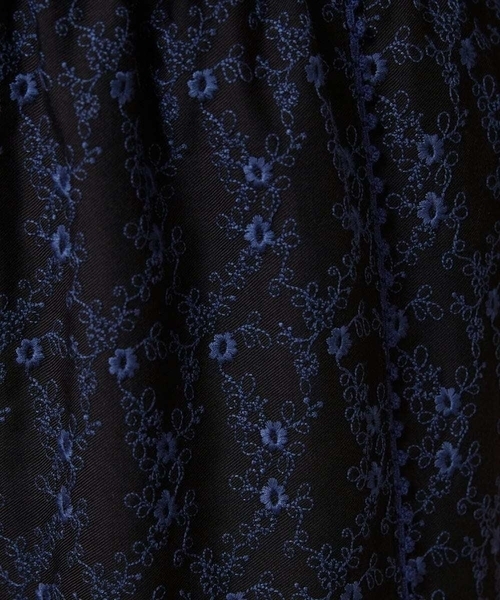 Jocomomola（ホコモモラ）の「フラワースカラップ総刺繍ワイドパンツ（その他パンツ・レディース・ブルー/ブラック・40）」の3枚目の写真