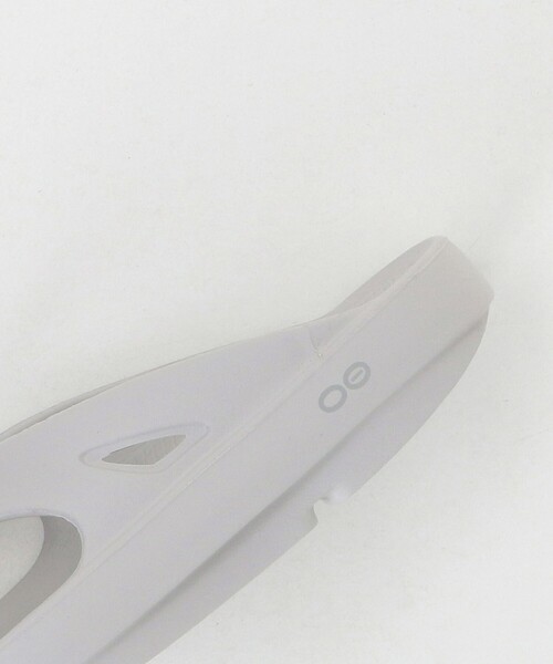 OOFOS(ウーフォス)の「<OOFOS>OOriginal サンダル(サンダル・レディース・ライトグレー/ブラック・25cm/24cm/23cm)」の16枚目の写真