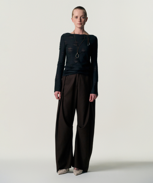 KIMZISU（キムジス）の「Distressed Cowl Neck T-shirt_BLACK（Tシャツ/カットソー・レディース・ブラック・LARGE/MEDIUM/SMALL）」の5枚目の写真
