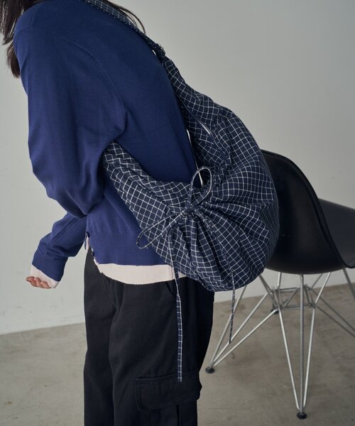 goocy（グーシー）の「チェックラウンドショルダーバッグ（ショルダーバッグ・レディース・グレー/ネイビー・FREE）」の10枚目の写真
