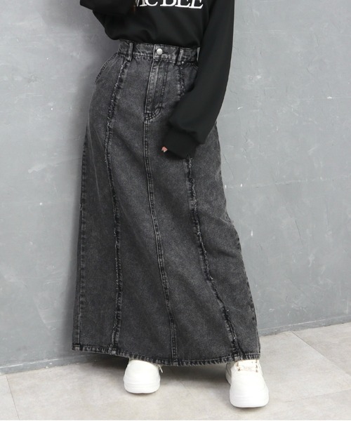 CECIL McBEE(セシルマクビー)の「9.5ozデニムフロントフリンジロングスカート(スカート・レディース・ブルー/サックスブルー/ブラック・LARGE/MEDIUM)」の1枚目の写真