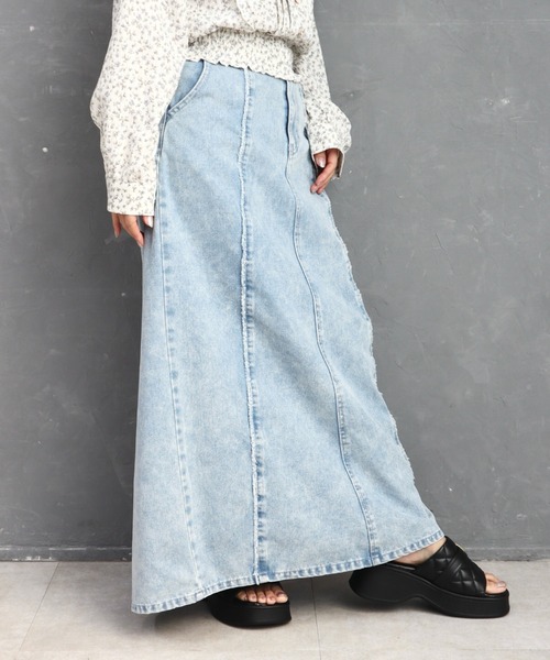 CECIL McBEE(セシルマクビー)の「9.5ozデニムフロントフリンジロングスカート(スカート・レディース・ブルー/サックスブルー/ブラック・LARGE/MEDIUM)」の12枚目の写真