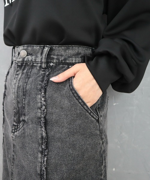CECIL McBEE(セシルマクビー)の「9.5ozデニムフロントフリンジロングスカート(スカート・レディース・ブルー/サックスブルー/ブラック・LARGE/MEDIUM)」の5枚目の写真