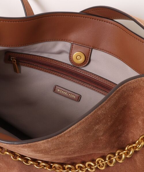 MICHAEL KORS(マイケルコース)の「NOLITA スエード チェーン バケットバッグ ショルダートート ラージ(ショルダーバッグ・レディース・ブラウン系・FREE)」の8枚目の写真