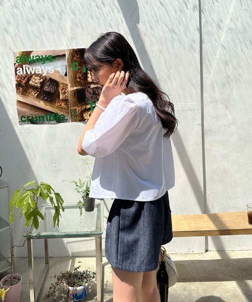 FAVORITO(ファヴォリート)の「リボンVネック半袖シャツ(シャツ/ブラウス・レディース・ベージュ/ホワイト・F)」の6枚目の写真