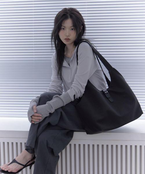 HAVEAWHALE（ハブアホエール）の「piggy buckle bag (BK)（ショルダーバッグ・レディース・その他・FREE）」の3枚目の写真