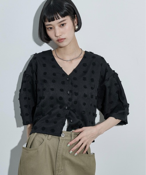 THE YOn（ザヨン）の「2wayドットジャガードタックスリーブクロップドブラウス（シャツ/ブラウス・レディース・ブラック/アイボリー・FREE）」の2枚目の写真