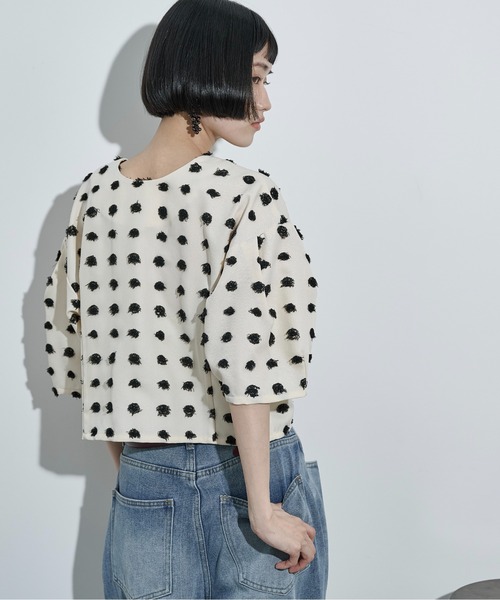 THE YOn（ザヨン）の「2wayドットジャガードタックスリーブクロップドブラウス（シャツ/ブラウス・レディース・ブラック/アイボリー・FREE）」の6枚目の写真