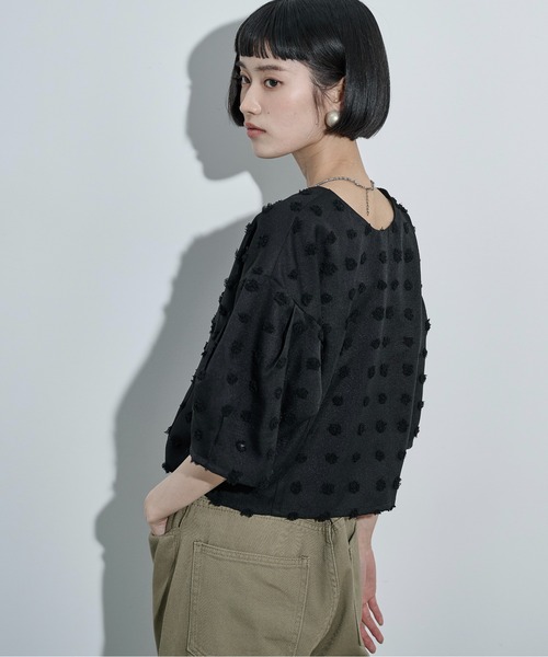 THE YOn（ザヨン）の「2wayドットジャガードタックスリーブクロップドブラウス（シャツ/ブラウス・レディース・ブラック/アイボリー・FREE）」の20枚目の写真