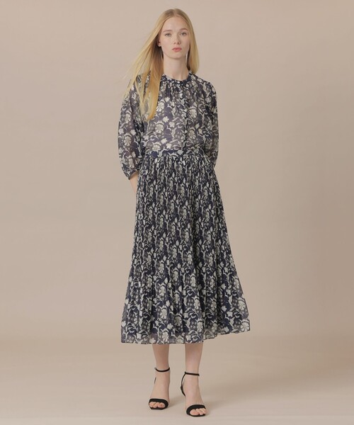 MACKINTOSH LONDON(マッキントッシュ ロンドン)の「【BIBURY FLOWER】バイブリーオーガンジーブラウス(シャツ/ブラウス・レディース・イエロー/ネイビー/ブルー・40/38)」の6枚目の写真