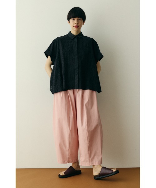 HeRIN.CYE(ヘリンドットサイ)の「Many tuck cocoon pants メニータックコクーンパンツ(その他パンツ・レディース・オフホワイト/ライトピンク/ブラック・38/36)」の3枚目の写真