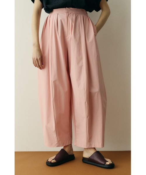 HeRIN.CYE(ヘリンドットサイ)の「Many tuck cocoon pants メニータックコクーンパンツ(その他パンツ・レディース・オフホワイト/ライトピンク/ブラック・38/36)」の7枚目の写真