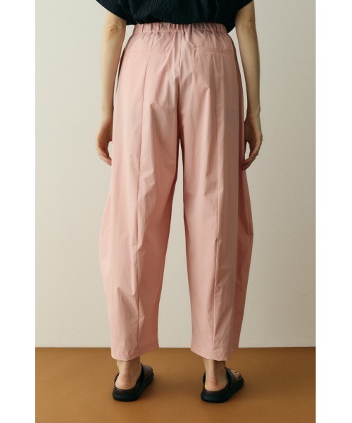HeRIN.CYE(ヘリンドットサイ)の「Many tuck cocoon pants メニータックコクーンパンツ(その他パンツ・レディース・オフホワイト/ライトピンク/ブラック・38/36)」の9枚目の写真