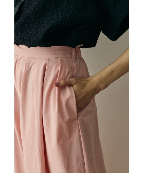HeRIN.CYE(ヘリンドットサイ)の「Many tuck cocoon pants メニータックコクーンパンツ(その他パンツ・レディース・オフホワイト/ライトピンク/ブラック・38/36)」の12枚目の写真