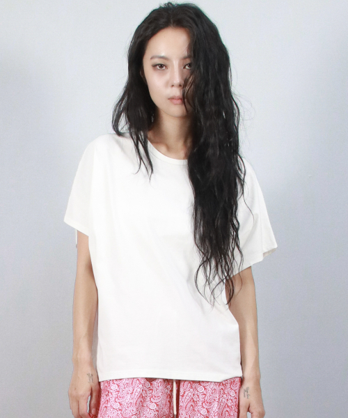 DEMARC(ドゥマーク)の「Standard Fit Solid French T-Shirt White(Tシャツ/カットソー・レディース・ホワイト・MEDIUM/LARGE)」の7枚目の写真